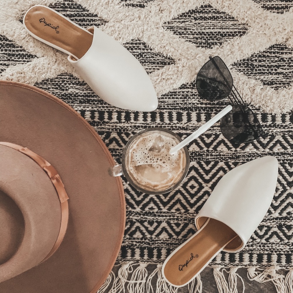 🆕WHITE MULES FLATS